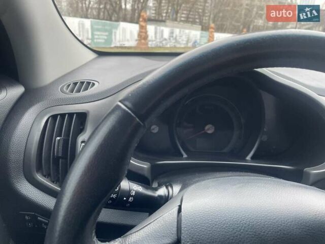 Серый Киа Sportage, объемом двигателя 2 л и пробегом 77 тыс. км за 12500 $, фото 33 на Automoto.ua