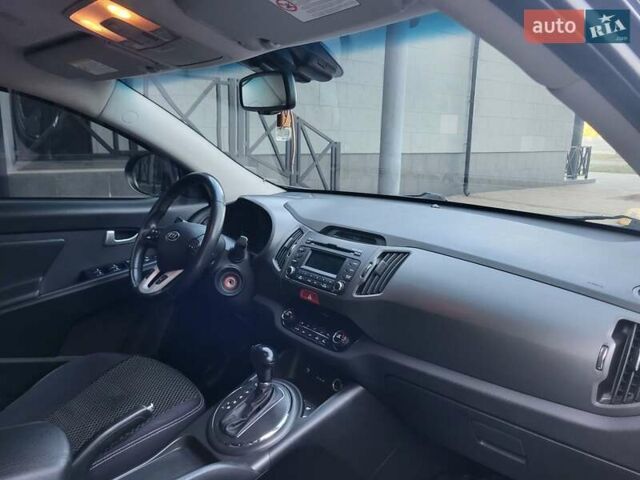 Сірий Кіа Sportage, об'ємом двигуна 2 л та пробігом 177 тис. км за 12000 $, фото 10 на Automoto.ua