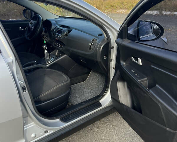 Сірий Кіа Sportage, об'ємом двигуна 1.69 л та пробігом 232 тис. км за 11800 $, фото 9 на Automoto.ua