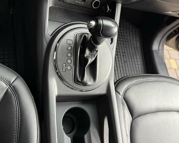 Сірий Кіа Sportage, об'ємом двигуна 2 л та пробігом 160 тис. км за 12300 $, фото 6 на Automoto.ua