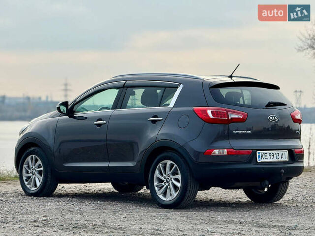 Серый Киа Sportage, объемом двигателя 2 л и пробегом 235 тыс. км за 12500 $, фото 3 на Automoto.ua