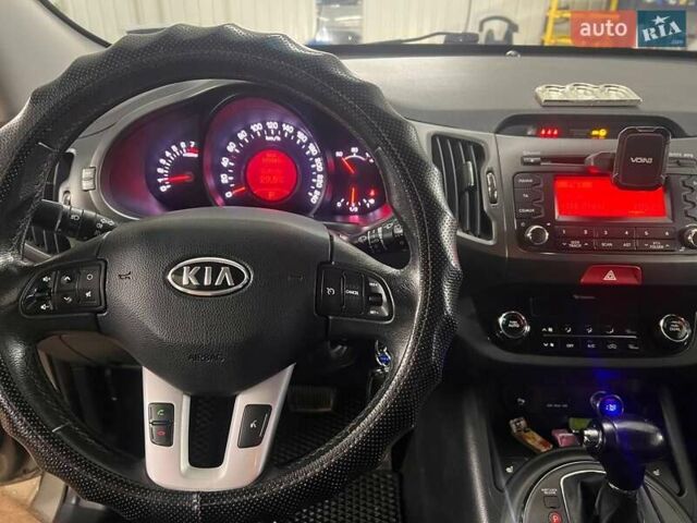 Серый Киа Sportage, объемом двигателя 2 л и пробегом 191 тыс. км за 10000 $, фото 12 на Automoto.ua
