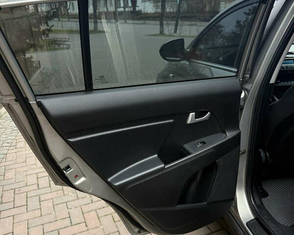 Серый Киа Sportage, объемом двигателя 2 л и пробегом 152 тыс. км за 13350 $, фото 20 на Automoto.ua