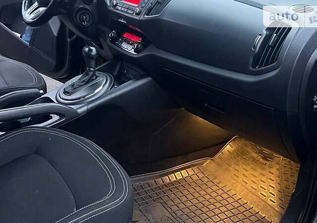 Серый Киа Sportage, объемом двигателя 2 л и пробегом 185 тыс. км за 12900 $, фото 4 на Automoto.ua