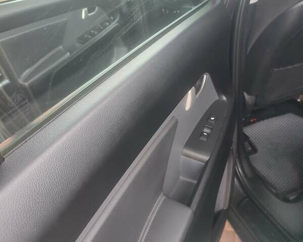 Серый Киа Sportage, объемом двигателя 2 л и пробегом 214 тыс. км за 12000 $, фото 1 на Automoto.ua