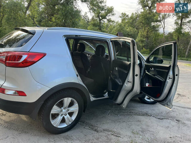 Сірий Кіа Sportage, об'ємом двигуна 2 л та пробігом 145 тис. км за 12800 $, фото 2 на Automoto.ua