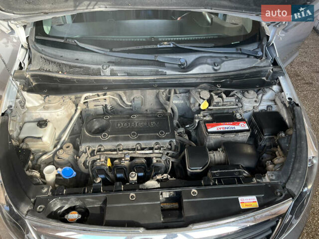 Сірий Кіа Sportage, об'ємом двигуна 2 л та пробігом 145 тис. км за 12800 $, фото 5 на Automoto.ua