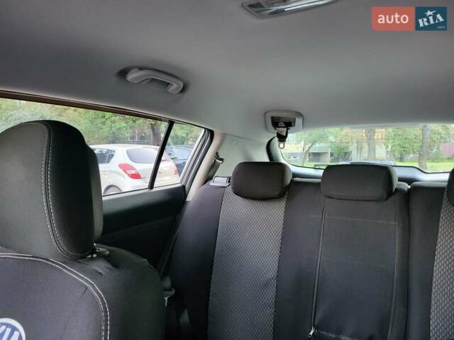 Сірий Кіа Sportage, об'ємом двигуна 2 л та пробігом 177 тис. км за 12000 $, фото 19 на Automoto.ua