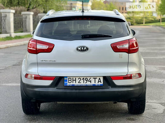 Сірий Кіа Sportage, об'ємом двигуна 2 л та пробігом 180 тис. км за 12800 $, фото 4 на Automoto.ua