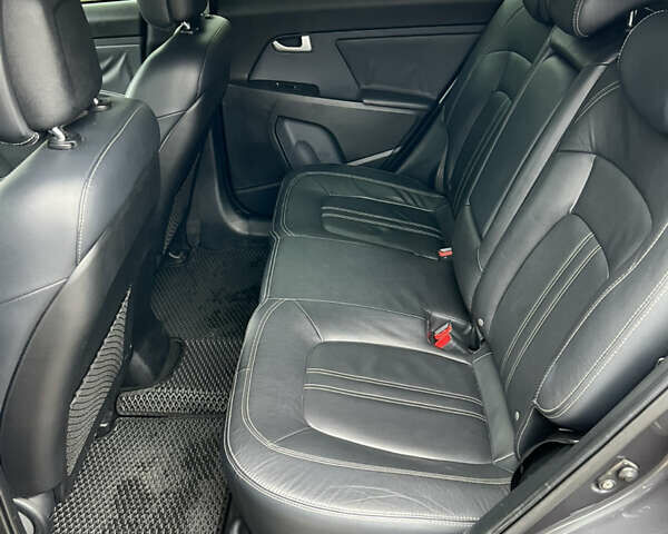 Сірий Кіа Sportage, об'ємом двигуна 2 л та пробігом 135 тис. км за 12499 $, фото 29 на Automoto.ua