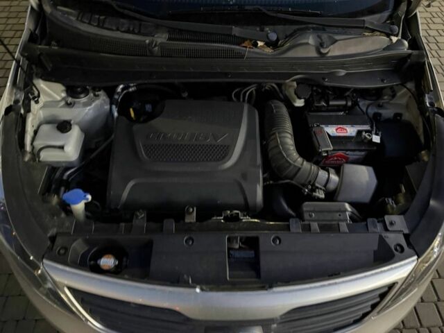 Серый Киа Sportage, объемом двигателя 2 л и пробегом 177 тыс. км за 13000 $, фото 23 на Automoto.ua