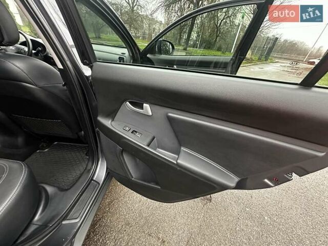 Сірий Кіа Sportage, об'ємом двигуна 2 л та пробігом 159 тис. км за 13499 $, фото 31 на Automoto.ua