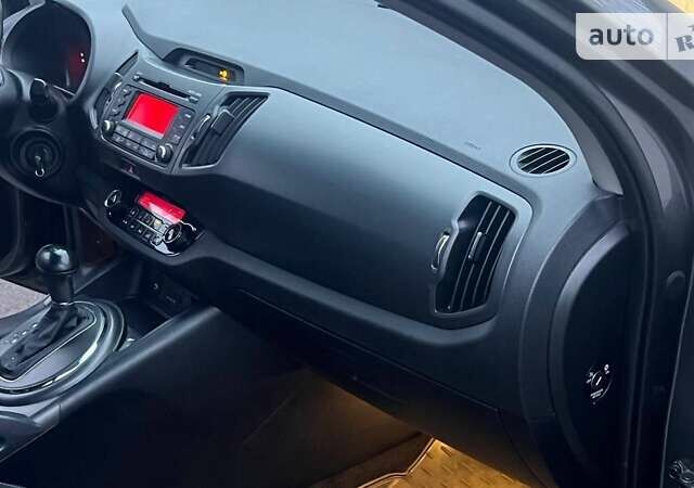 Серый Киа Sportage, объемом двигателя 2 л и пробегом 185 тыс. км за 12900 $, фото 5 на Automoto.ua