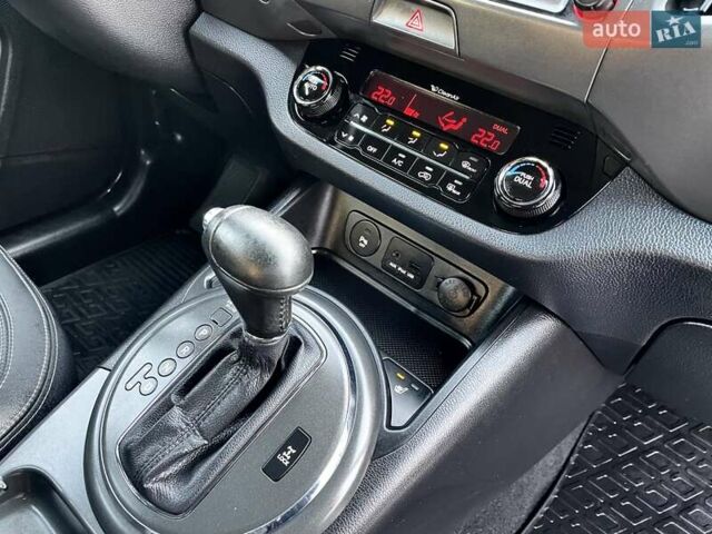 Серый Киа Sportage, объемом двигателя 2 л и пробегом 246 тыс. км за 12999 $, фото 67 на Automoto.ua