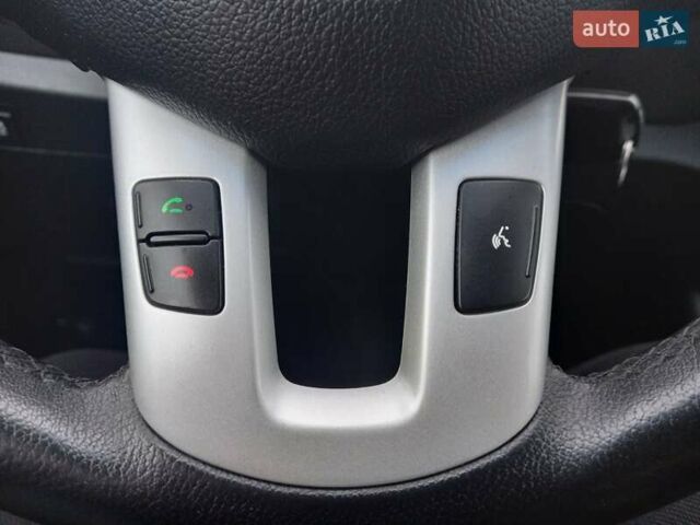 Серый Киа Sportage, объемом двигателя 1.7 л и пробегом 224 тыс. км за 11900 $, фото 78 на Automoto.ua