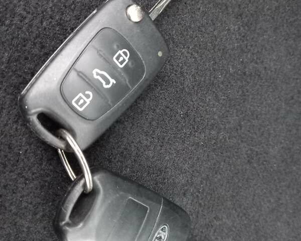 Серый Киа Sportage, объемом двигателя 1.7 л и пробегом 224 тыс. км за 11900 $, фото 83 на Automoto.ua