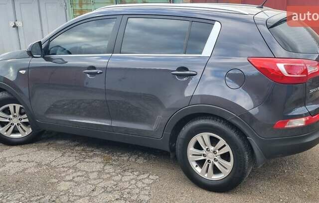 Серый Киа Sportage, объемом двигателя 1.7 л и пробегом 300 тыс. км за 11900 $, фото 2 на Automoto.ua