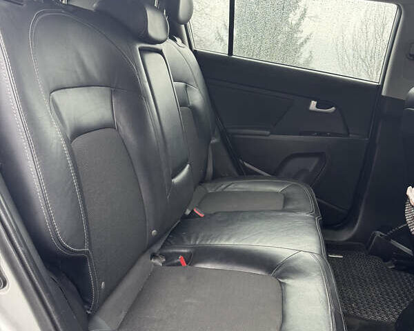 Сірий Кіа Sportage, об'ємом двигуна 2 л та пробігом 258 тис. км за 14800 $, фото 1 на Automoto.ua