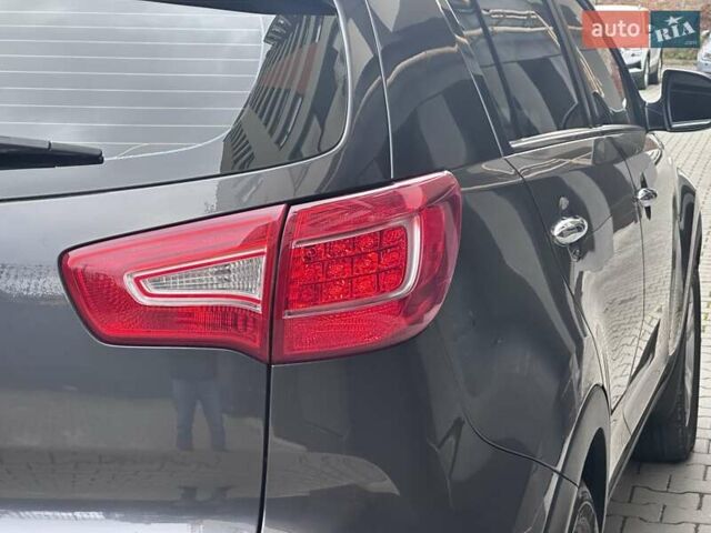 Сірий Кіа Sportage, об'ємом двигуна 2 л та пробігом 185 тис. км за 13399 $, фото 88 на Automoto.ua