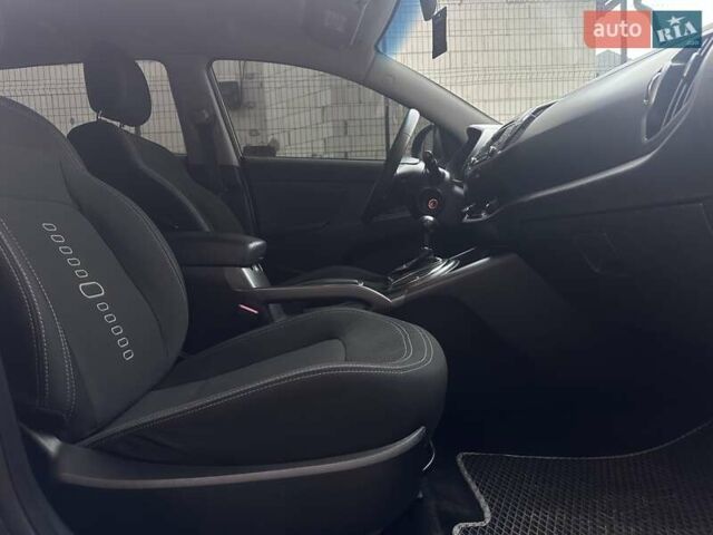 Сірий Кіа Sportage, об'ємом двигуна 2 л та пробігом 185 тис. км за 13399 $, фото 80 на Automoto.ua