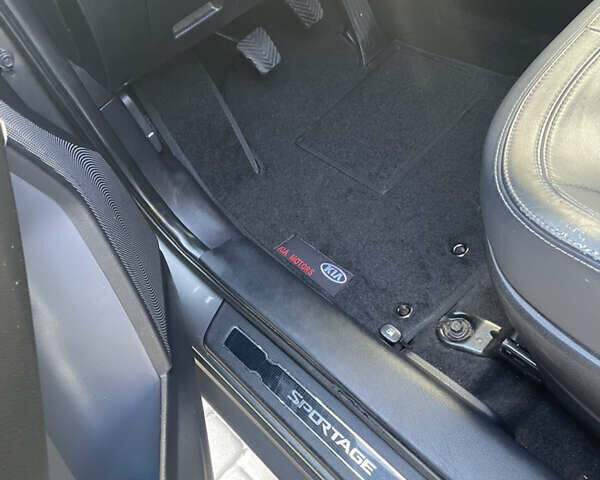 Сірий Кіа Sportage, об'ємом двигуна 1.7 л та пробігом 159 тис. км за 12950 $, фото 1 на Automoto.ua