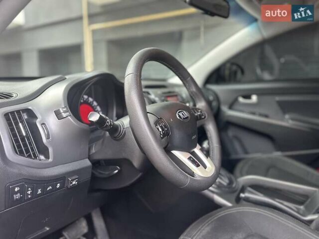 Сірий Кіа Sportage, об'ємом двигуна 2 л та пробігом 185 тис. км за 13399 $, фото 30 на Automoto.ua