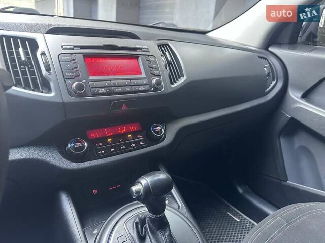 Сірий Кіа Sportage, об'ємом двигуна 2 л та пробігом 185 тис. км за 13399 $, фото 52 на Automoto.ua