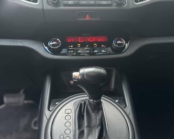 Сірий Кіа Sportage, об'ємом двигуна 2 л та пробігом 185 тис. км за 13399 $, фото 35 на Automoto.ua