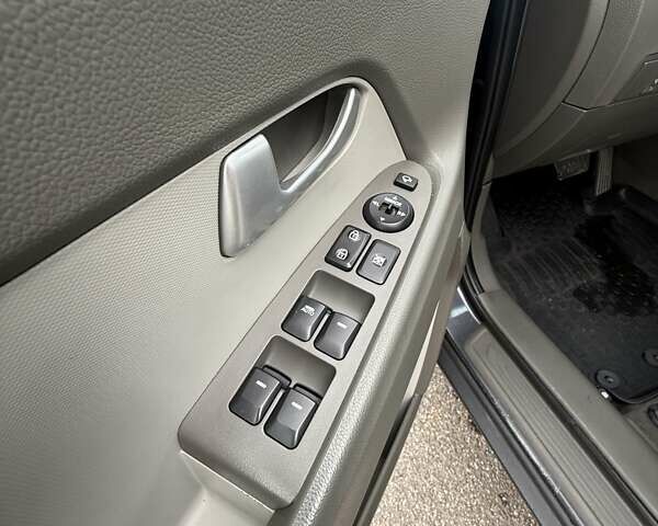 Серый Киа Sportage, объемом двигателя 2 л и пробегом 192 тыс. км за 14000 $, фото 16 на Automoto.ua