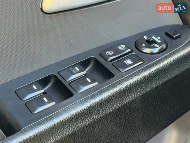 Сірий Кіа Sportage, об'ємом двигуна 2 л та пробігом 142 тис. км за 11450 $, фото 24 на Automoto.ua