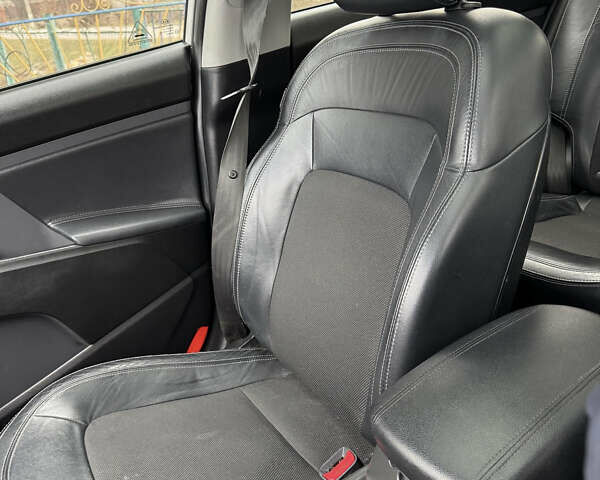 Сірий Кіа Sportage, об'ємом двигуна 2 л та пробігом 258 тис. км за 14800 $, фото 5 на Automoto.ua