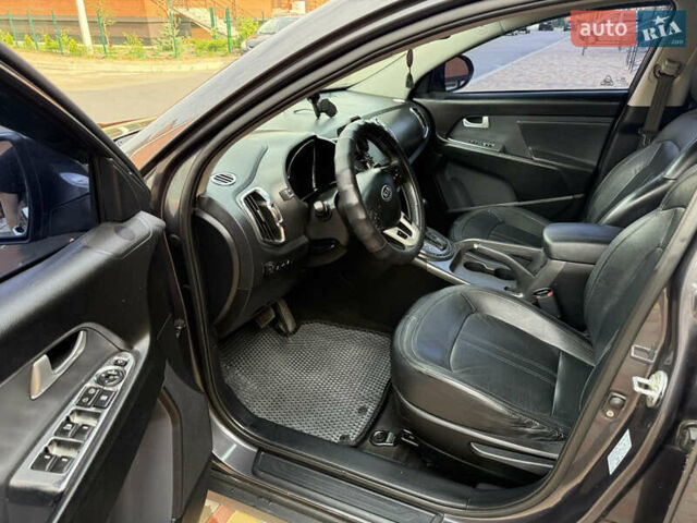 Серый Киа Sportage, объемом двигателя 2 л и пробегом 166 тыс. км за 15999 $, фото 11 на Automoto.ua