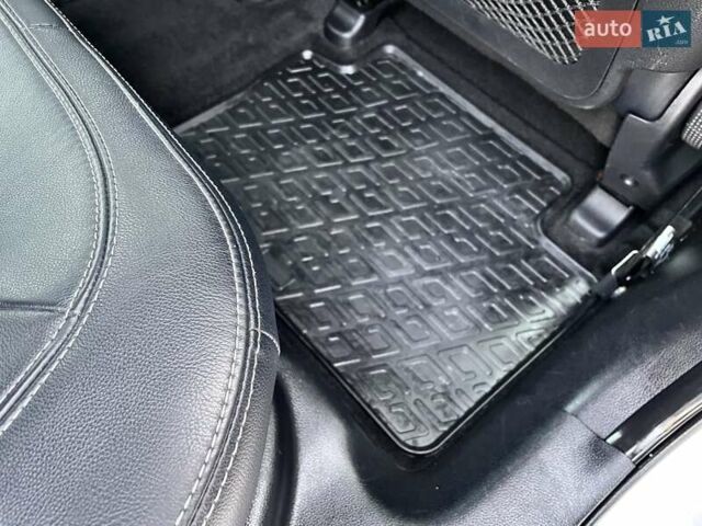 Серый Киа Sportage, объемом двигателя 2 л и пробегом 246 тыс. км за 12999 $, фото 78 на Automoto.ua