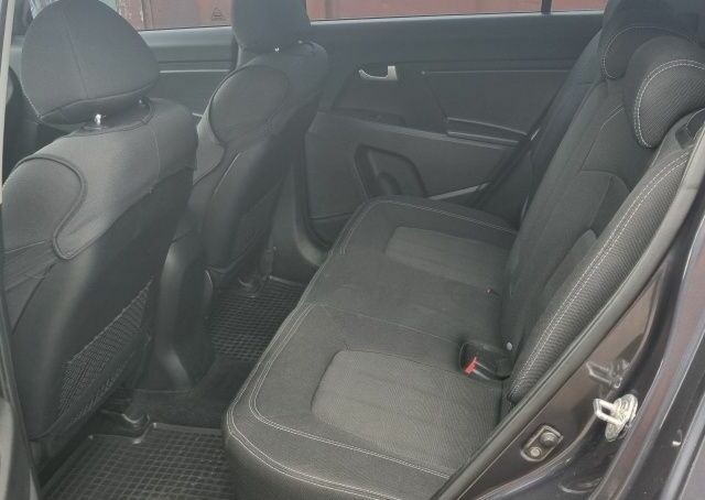 Серый Киа Sportage, объемом двигателя 1.7 л и пробегом 300 тыс. км за 11900 $, фото 4 на Automoto.ua
