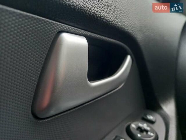 Серый Киа Sportage, объемом двигателя 1.7 л и пробегом 224 тыс. км за 11900 $, фото 6 на Automoto.ua