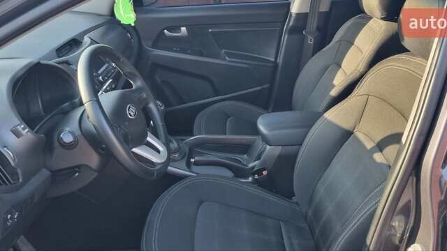Серый Киа Sportage, объемом двигателя 1.7 л и пробегом 300 тыс. км за 11900 $, фото 3 на Automoto.ua