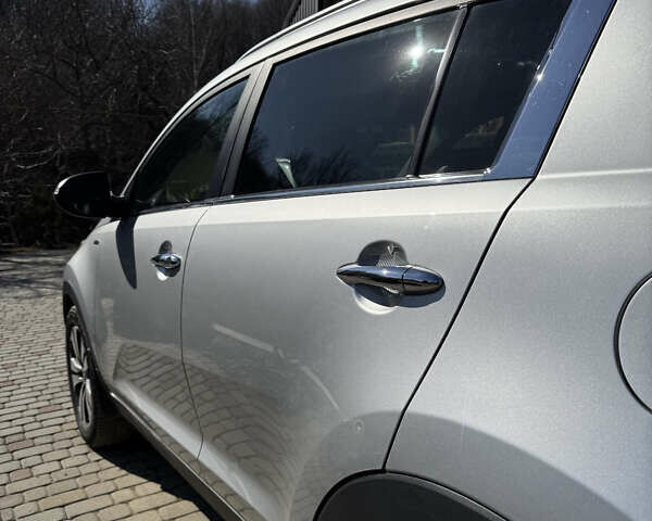 Сірий Кіа Sportage, об'ємом двигуна 2 л та пробігом 258 тис. км за 14800 $, фото 11 на Automoto.ua