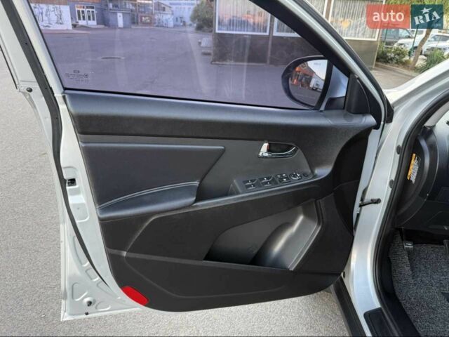 Сірий Кіа Sportage, об'ємом двигуна 2 л та пробігом 186 тис. км за 13500 $, фото 13 на Automoto.ua