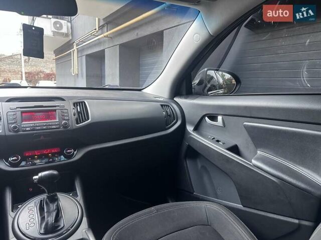 Сірий Кіа Sportage, об'ємом двигуна 2 л та пробігом 185 тис. км за 13399 $, фото 43 на Automoto.ua