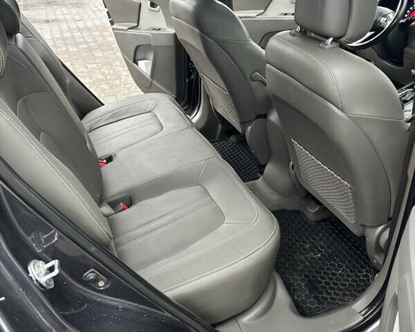 Сірий Кіа Sportage, об'ємом двигуна 2 л та пробігом 202 тис. км за 13500 $, фото 16 на Automoto.ua