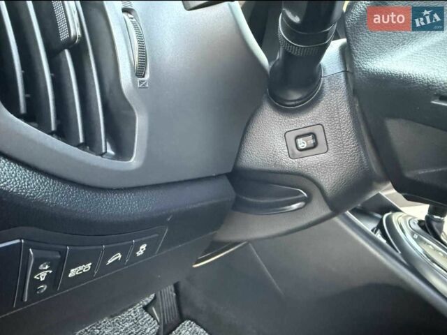 Сірий Кіа Sportage, об'ємом двигуна 2 л та пробігом 186 тис. км за 13500 $, фото 14 на Automoto.ua