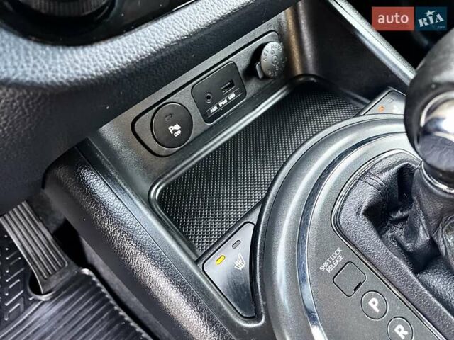 Серый Киа Sportage, объемом двигателя 2 л и пробегом 246 тыс. км за 12999 $, фото 59 на Automoto.ua