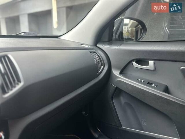 Сірий Кіа Sportage, об'ємом двигуна 2 л та пробігом 185 тис. км за 13399 $, фото 39 на Automoto.ua