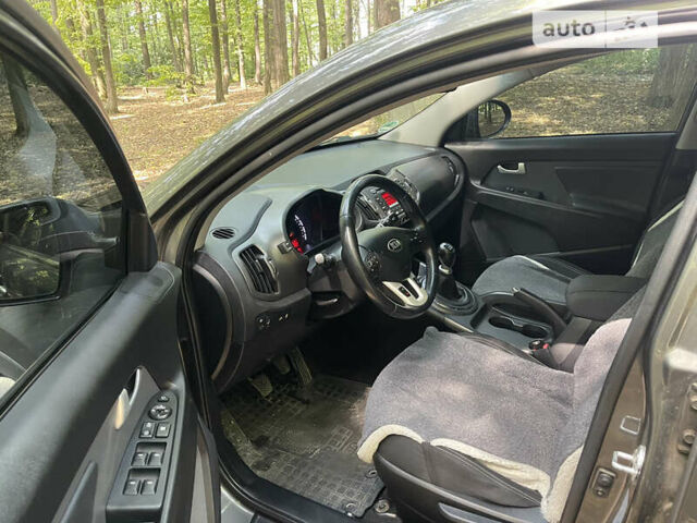 Серый Киа Sportage, объемом двигателя 1.7 л и пробегом 243 тыс. км за 12400 $, фото 9 на Automoto.ua