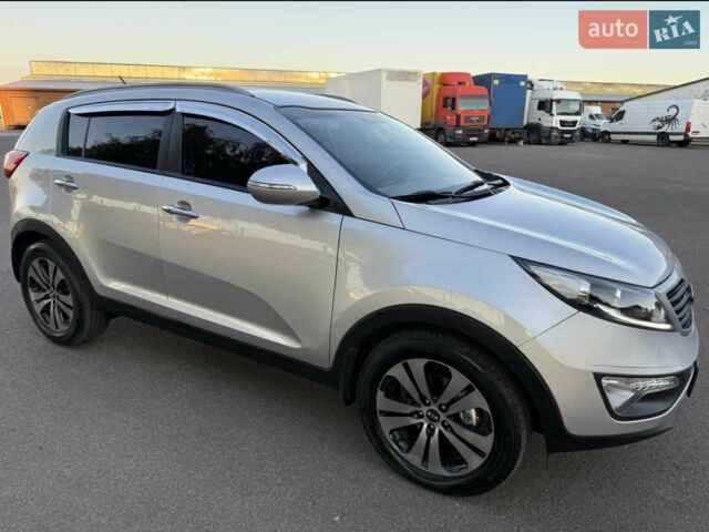 Сірий Кіа Sportage, об'ємом двигуна 2 л та пробігом 186 тис. км за 13500 $, фото 1 на Automoto.ua
