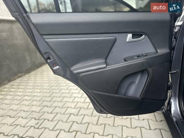 Сірий Кіа Sportage, об'ємом двигуна 2 л та пробігом 185 тис. км за 13399 $, фото 72 на Automoto.ua