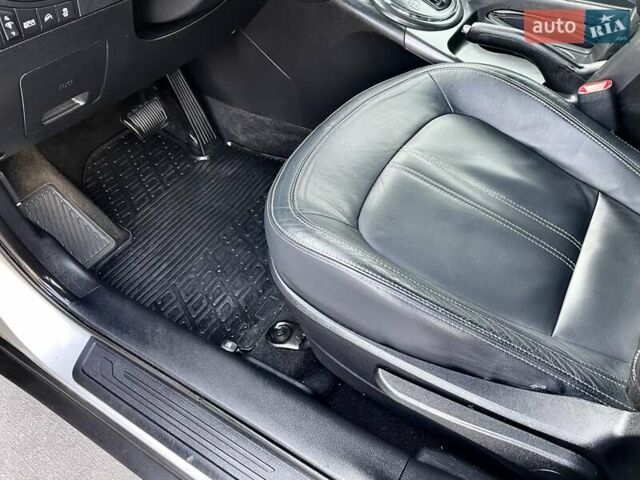 Серый Киа Sportage, объемом двигателя 2 л и пробегом 246 тыс. км за 12999 $, фото 51 на Automoto.ua