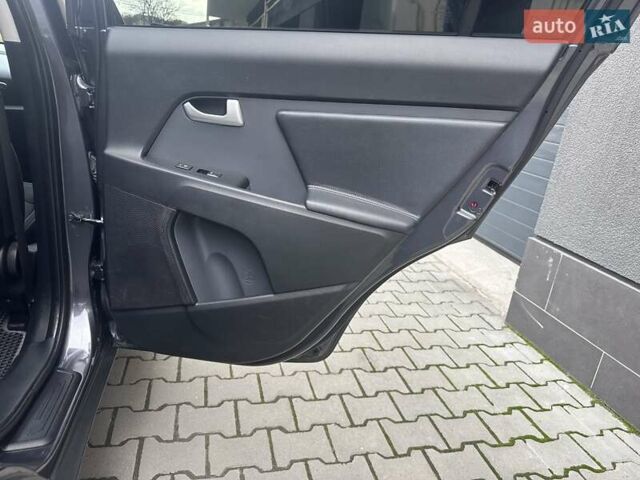Сірий Кіа Sportage, об'ємом двигуна 2 л та пробігом 185 тис. км за 13399 $, фото 84 на Automoto.ua