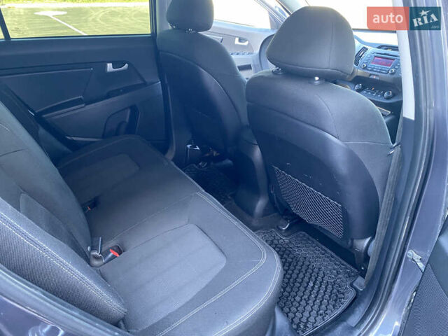 Серый Киа Sportage, объемом двигателя 2 л и пробегом 174 тыс. км за 13500 $, фото 5 на Automoto.ua