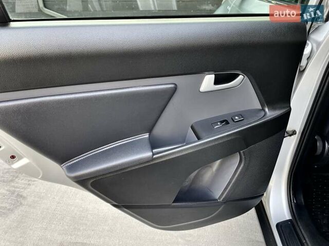 Серый Киа Sportage, объемом двигателя 2 л и пробегом 246 тыс. км за 12999 $, фото 81 на Automoto.ua